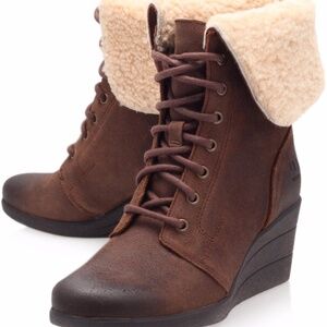 Women's UGG wedge bootie size 7​​